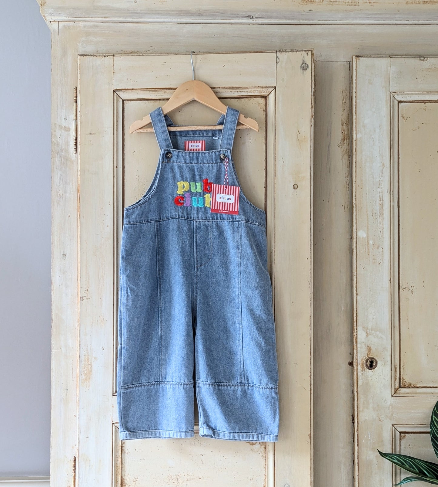 phoenix dungarees, pub club