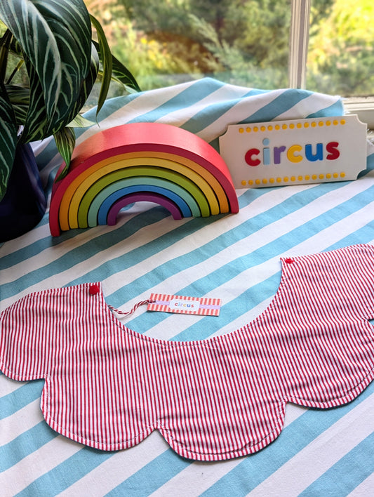 reversible circus scallop bib