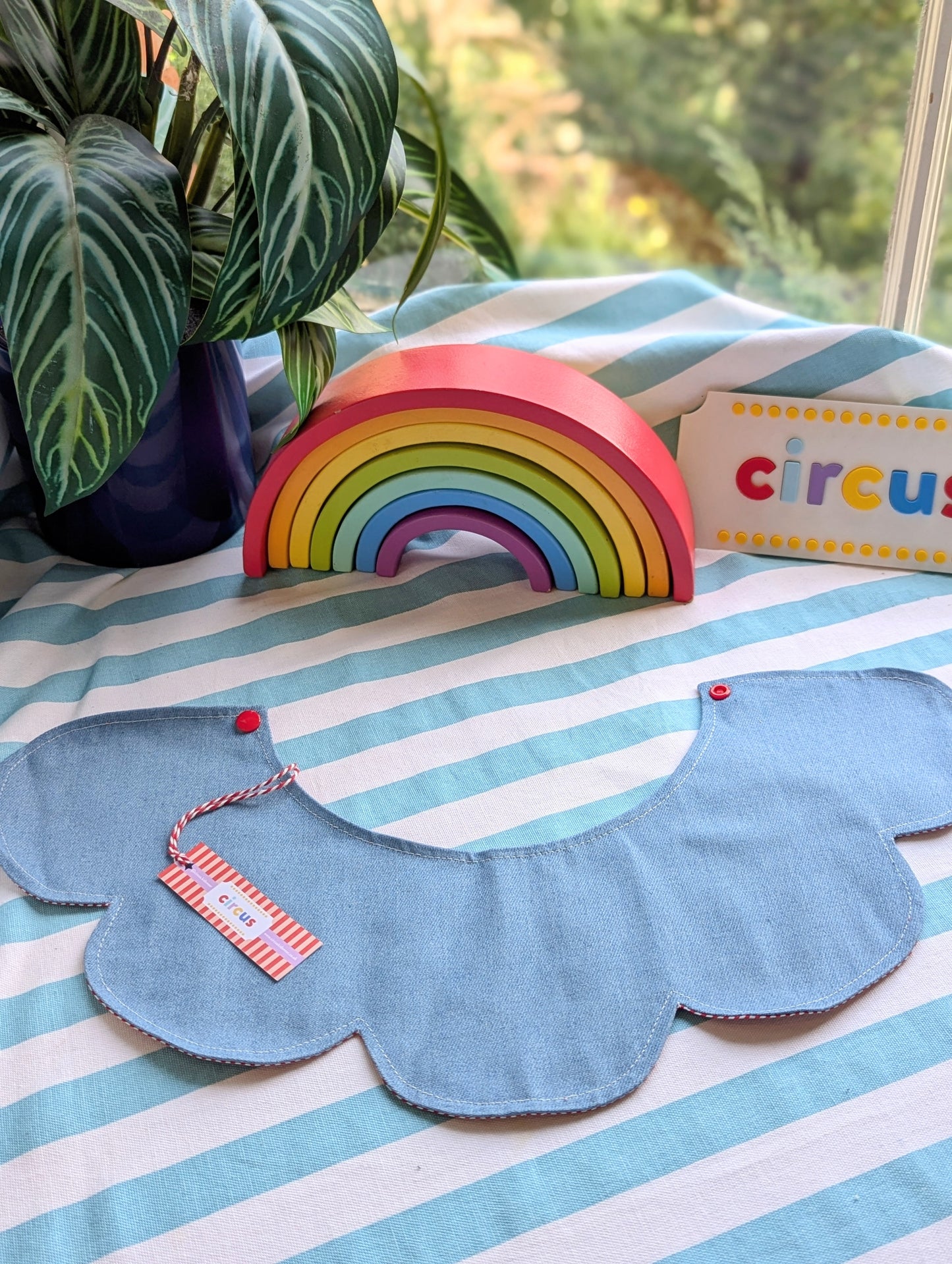 reversible circus scallop bib
